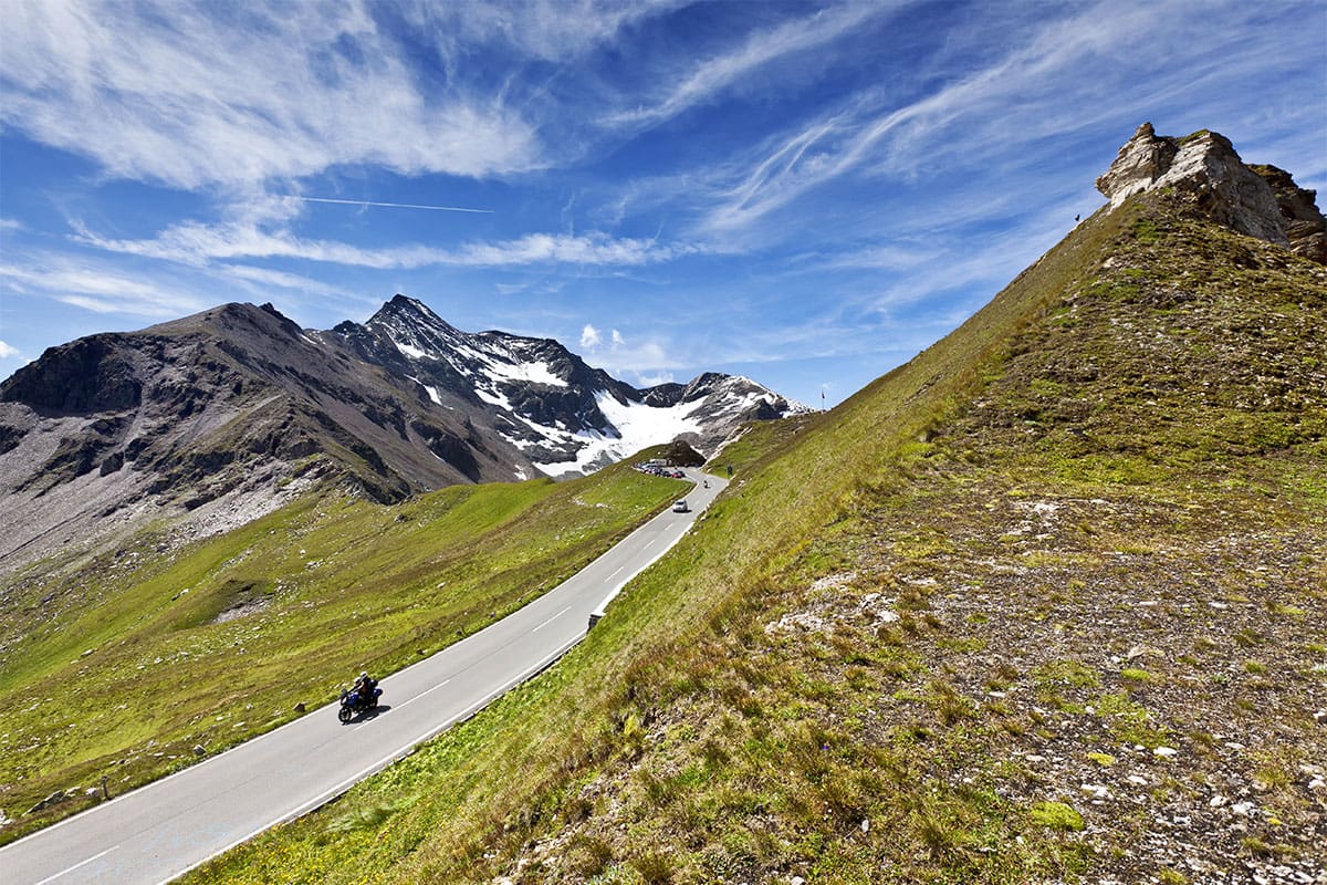 Motorradfahren im Sommerurlaub in Obertauern